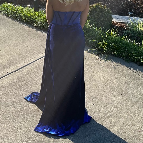 PROM DRESS - Picture 3 of 4
